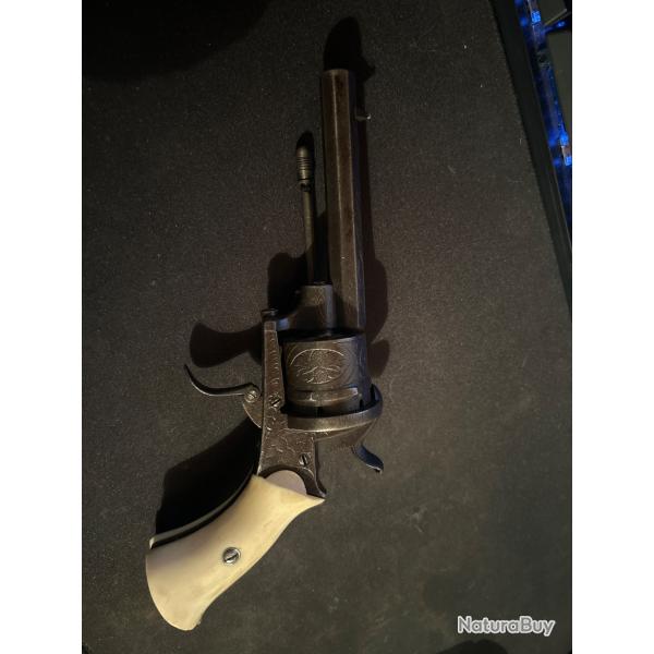Revolver � broche en calibre 9 mm