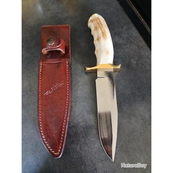 Custom chasse  Wilson , Lame damas , manche bois de renne garde laiton etui cuir epais .