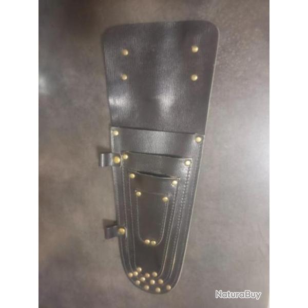 �tui pour porter plusieurs couteaux de boucher , pratique pour la d�coupe .
