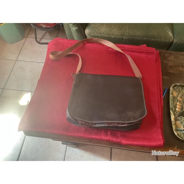 Gibeci�re ancienne synth�tique, pas de prix de r�serve