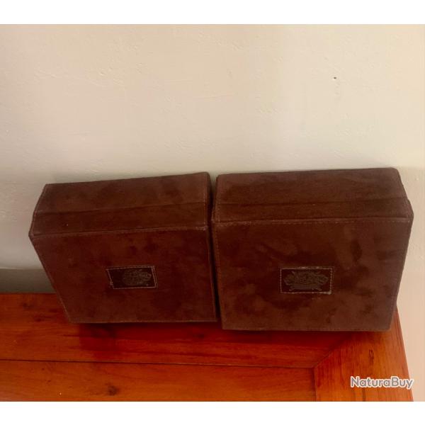 Rare objets publicitaires Lot de 2 coffrets Chivas Regal 18 ans Gold Signature en daim Fin 80/d�but