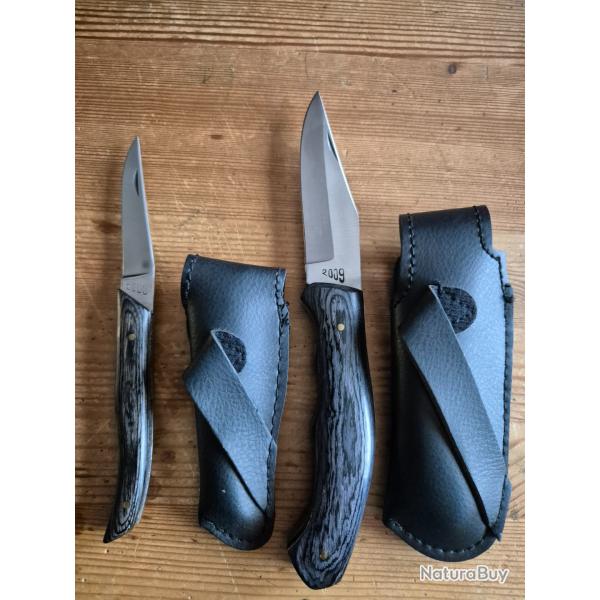 Lot de 2 couteaux fixes avec �tuis cuir