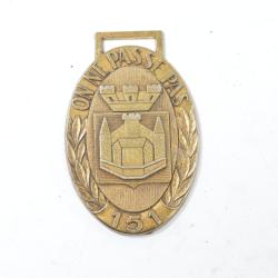 M&eacute;daille / insigne 151 RI ON NE PASSE PAS DRAGO PARIS. Comm&eacute;morative Foyer