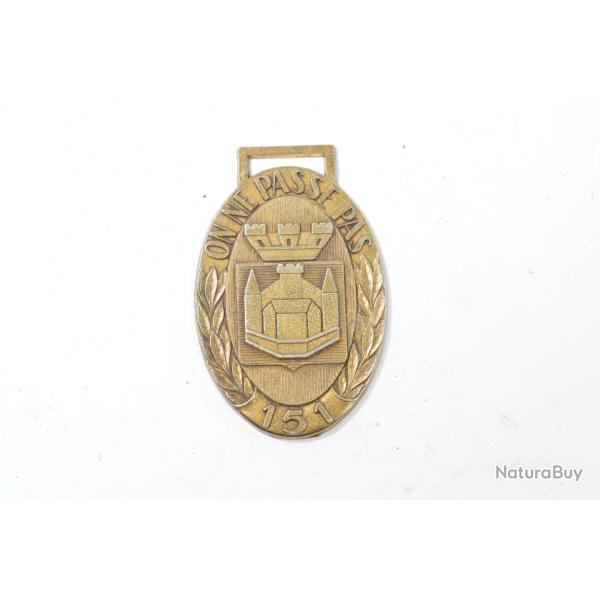 M�daille / insigne 151 RI ON NE PASSE PAS DRAGO PARIS. Comm�morative Foyer