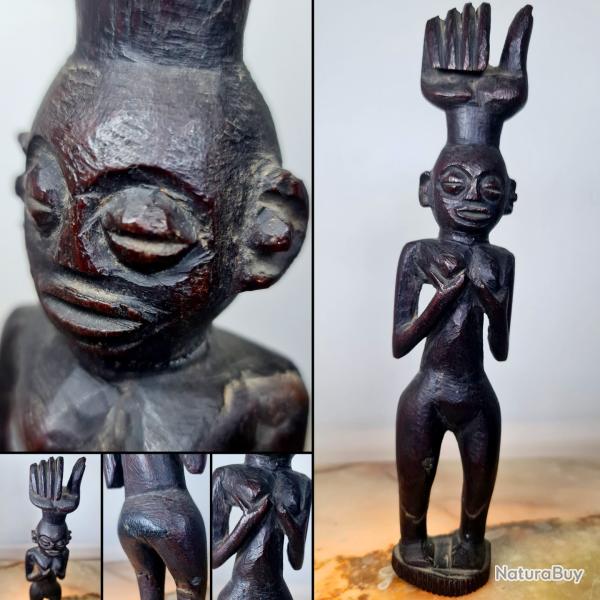 Intrigante et ancienne statuette africaine, H : 27 cm