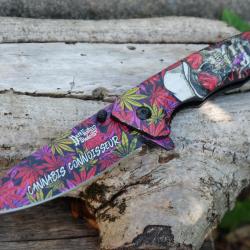 Couteau Semi Automatique A/O Dark Fantasy Blade Lame Acier Inox Manche ABS D&eacute;cor Skull Cannabis