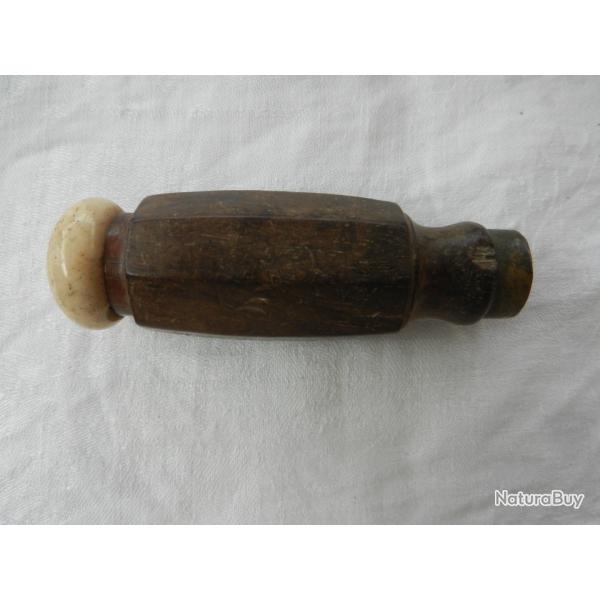 manche en bois d'un ancien outil