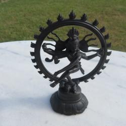 Statuette en Bronze a patine sombre repr&eacute;sentant Shiva Nataraja Dansant  - INDE (Vers 1960-70)