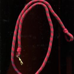 Fourrag&egrave;re cordon rouge et verte avec mouqueton - &agrave; identifier