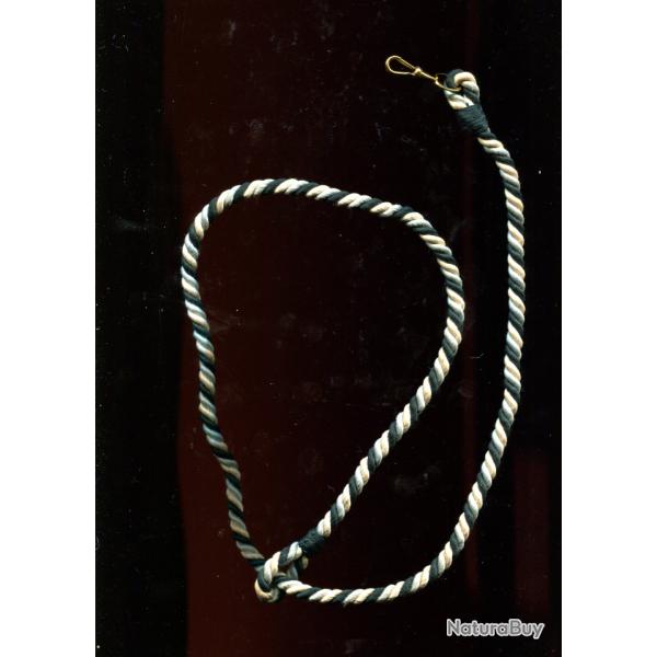 Fourrag�re tress�e tricolore banc, blau clair et bleu fonc� avec mousqueton  - � identifier