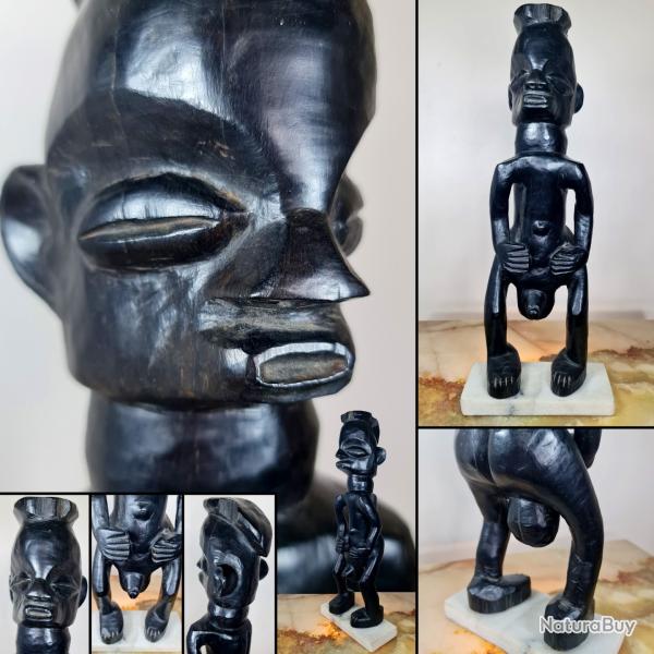 Statuette Ancetre Suku, H : 42 cm , socle en marbre, R.D.C. rx Za�re.
