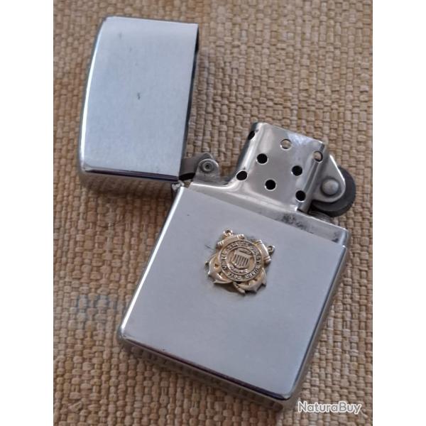 Briquet Zippo US avec insigne de la marine. Pour soldat am�ricain. Bon mod�le. Ancien.