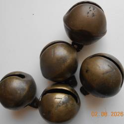 5 grelots anciens . A voir,,
