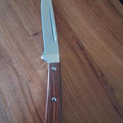 Couteau r&eacute;alis&eacute; pour courty atelier MG lame de 12 CMS manche palissandre garde maillechort etui cuir