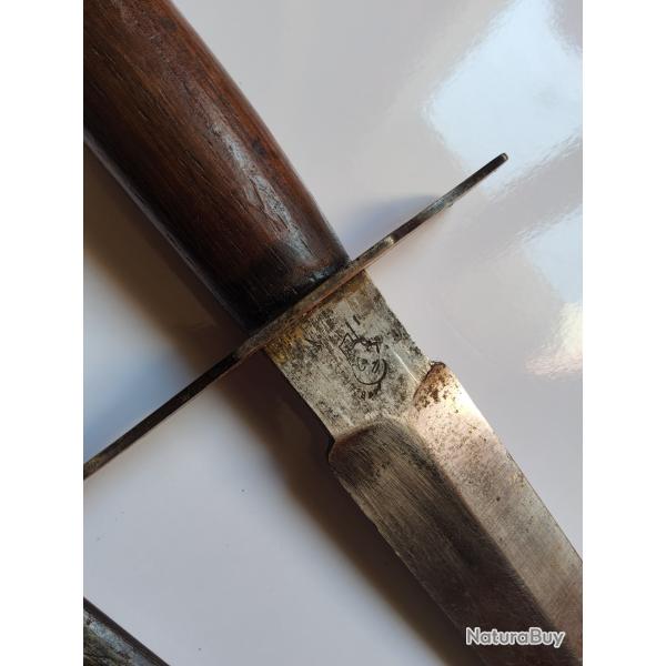 Poignard Vengeur BOURGADE Tete de Chinois avec son  fourreau guerre 14/18 complet �tat d'origine