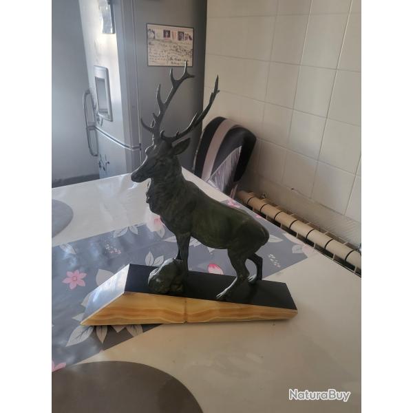 A vendre cerf bronze poser sur marbre