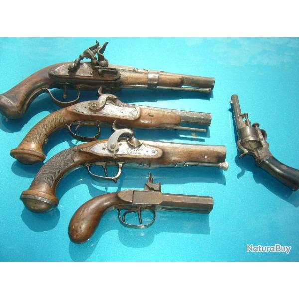 5 tr�s anciens pistolets poudre noir pour collection