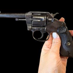 COLT NEW POLICE cal. 32sw long num&eacute;ro de s&eacute;rie 64403