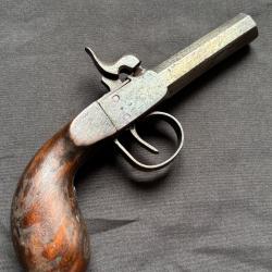 Pistolet de coffre &agrave; percussion