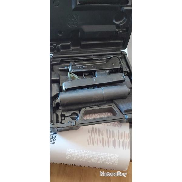 R�plique denix ingram Mac 11 avec silencieux.