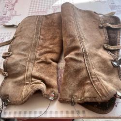 Guette en cuir molletonn&eacute; avec c&acirc;ble