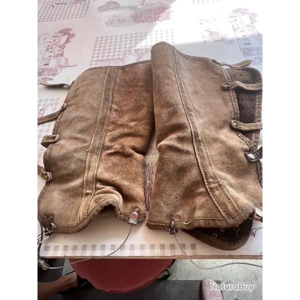 Guette en cuir molletonn� avec c�ble