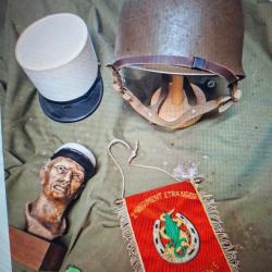 casque para fran&ccedil;ais et lot de militaria