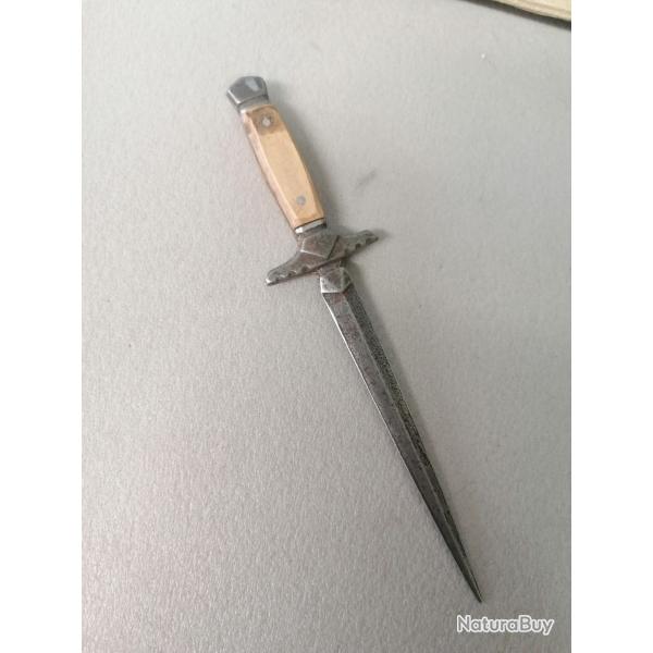 Dague de vertu olivier