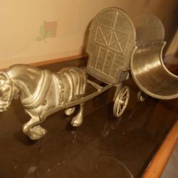 cheval et charette en bronze 5.5 kilo pour 50 cm tres rare dans cette dimension dans son jus