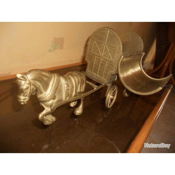 cheval et charette en bronze 5.5 kilo pour 50 cm tres rare dans cette dimension dans son jus