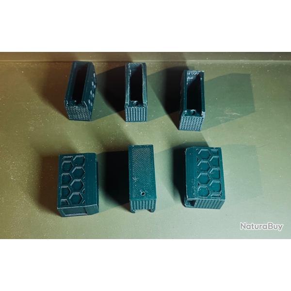 Lot: 6 talons de chargeurs +2coups Plus 1 planchette t�moins chargeur vide CZ