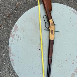 Winchester Uberti mod&egrave;le 1866 ; calibre 44-40 ( ann&eacute;e 1970 - XXVI - ).