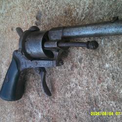 Ancien pistolet &agrave; broches type Lefaucheux ressort