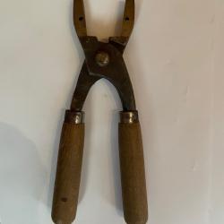 Pince ancienne pour moule &agrave; balle