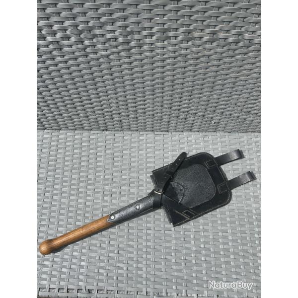 Porte pelle droite militaire