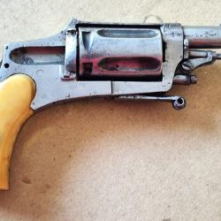 Revolver dit &laquo; Little dog &raquo; Velodog hammerless 6mm &agrave; poudre noire.