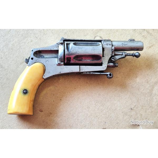 Revolver dit � Little dog � Velodog hammerless 6mm � poudre noire.