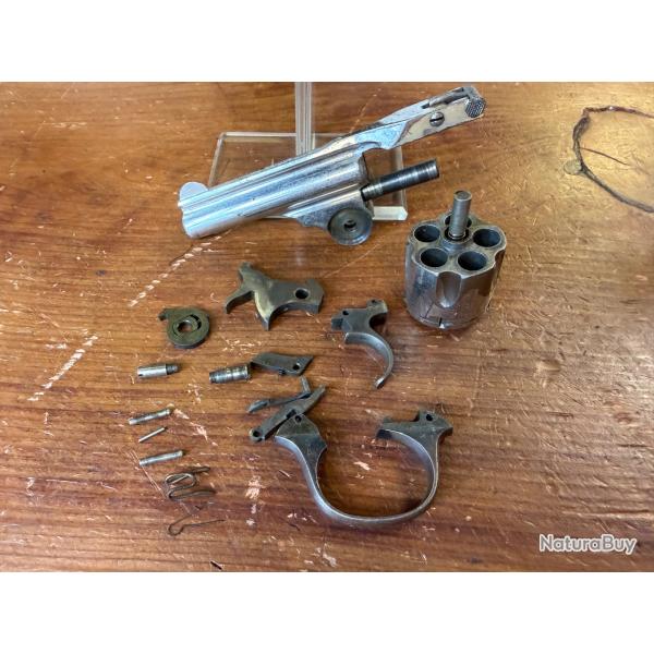 RARISSIMES PI�CES D�TACH�ES POUR IVER & JOHNSON cal. 38sw