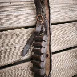 Cartouchi&egrave;re chasse cuir ancienne vintage