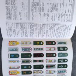 LIVRE UNIFORMES MILITAIRE