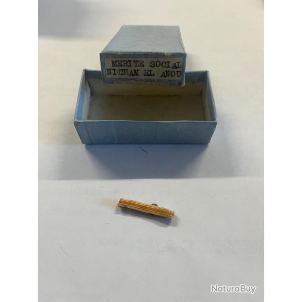 Barrette m�rite social