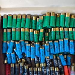 Je vends un lot de 200 cartouches de fusil de chasse calibre 12 70 mm' de marques diff&eacute;rentes