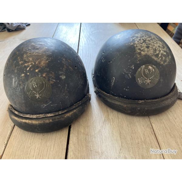 Deux casques modele 1935