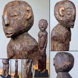 Ancienne statuette f&eacute;tiche Lobi socl&eacute;e (socle en acier), Burkina Faso