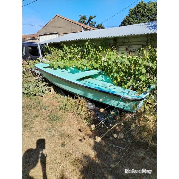 Barque ou annexe en R�sine 3 m�tres.Bon �tat.