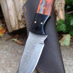 Skinner Couteau Damas Lame 256 Couches Lame Drop Point Manche Coccinelle F Artisanale Etui SimilCuir