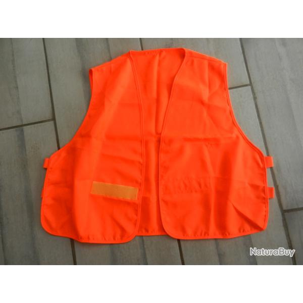 Gillet de chasse orange.