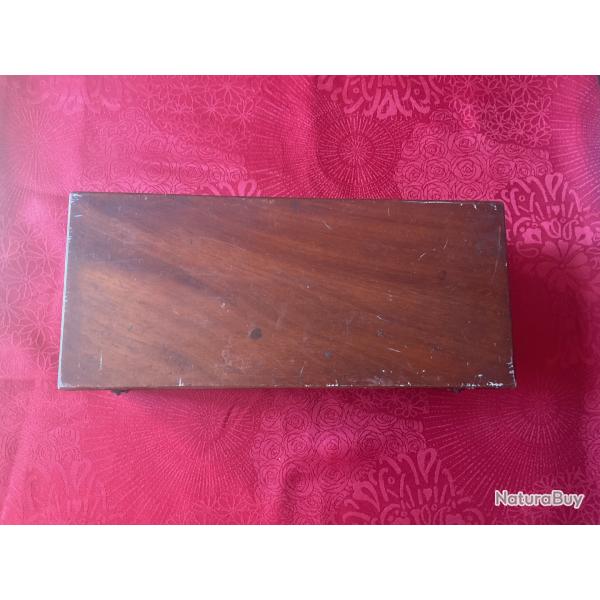 Bo�te en bois ancienne pour petites armes, munitions ou autres, pas de prix de r�serve