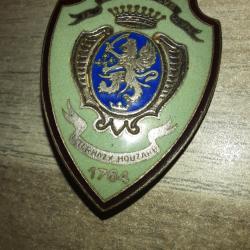 insigne 3e regiment des hussards. devise " il en vaut plus d'un . 1764 " drago h 170