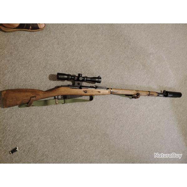 Mosin nagant 91/30 �quip� sniper et filet�